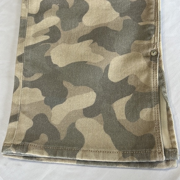 Joe’s Jeans Nico Midrise Straight in light Tan Camo print - Picture 8 of 9